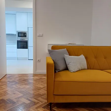 Luxury Downtown & Garage