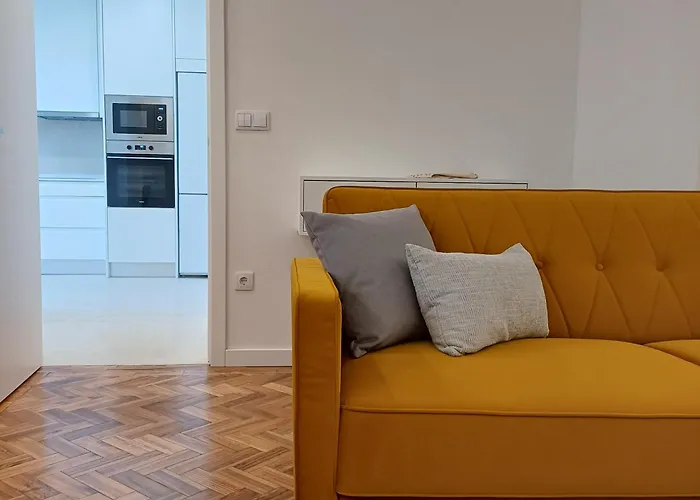 Luxury Downtown & Garage