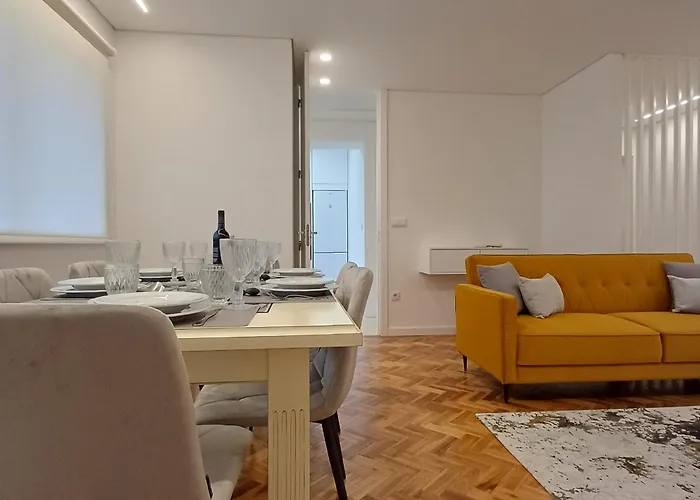 Luxury Downtown & Garage