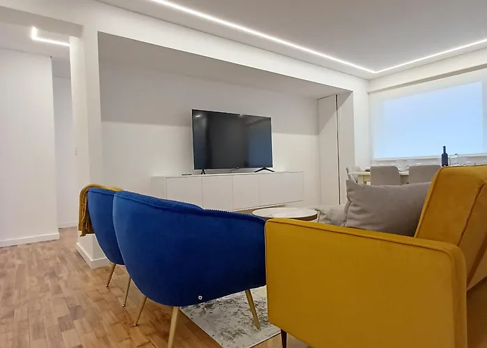 Luxury Downtown & Garage Apartment *